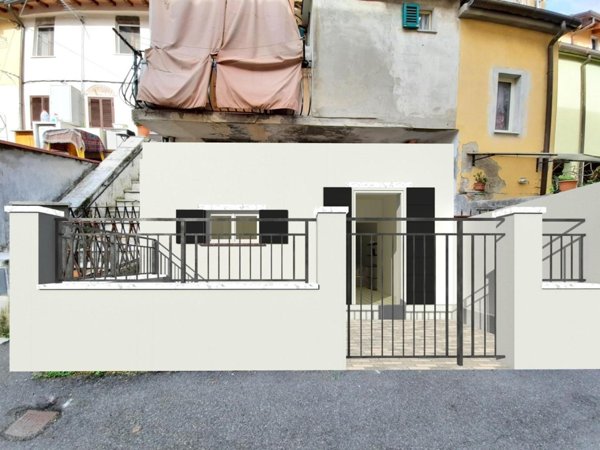 appartamento in vendita a Massa in zona Borgo del Ponte