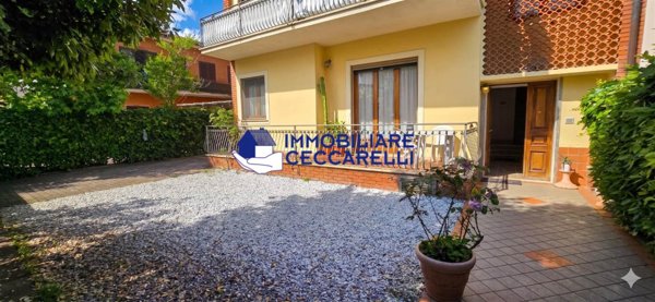 appartamento in vendita a Massa in zona Marina dei Ronchi
