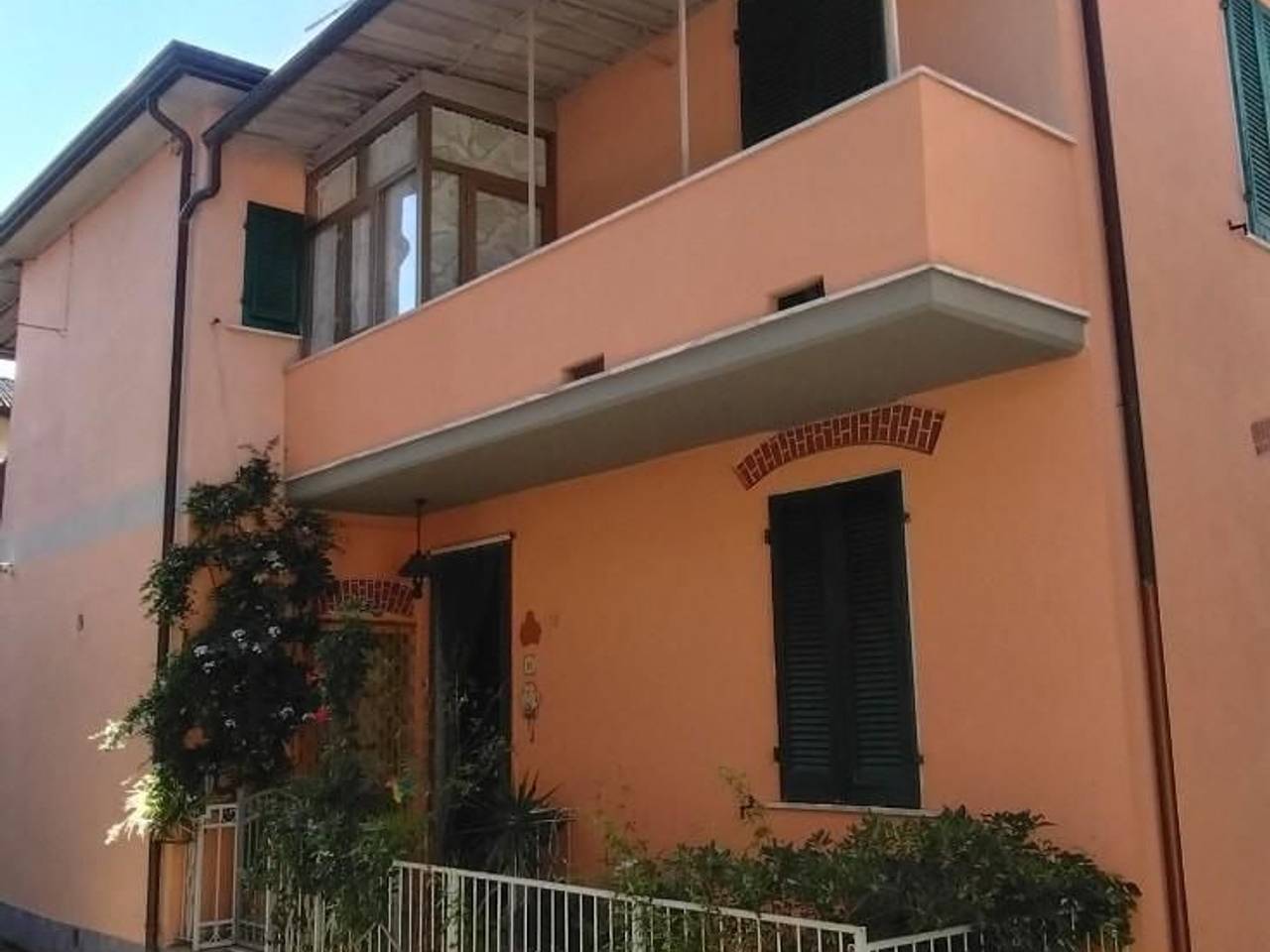 intera palazzina in vendita a Massa