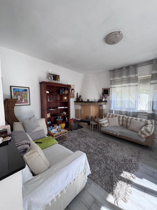 casa indipendente in vendita a Massa in zona Marina di Massa