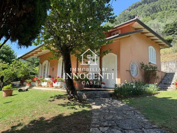 casa indipendente in vendita a Massa in zona Mirteto