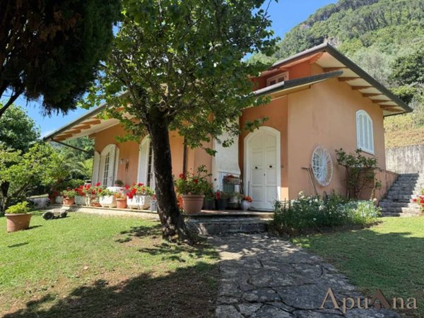 casa indipendente in vendita a Massa in zona Mirteto