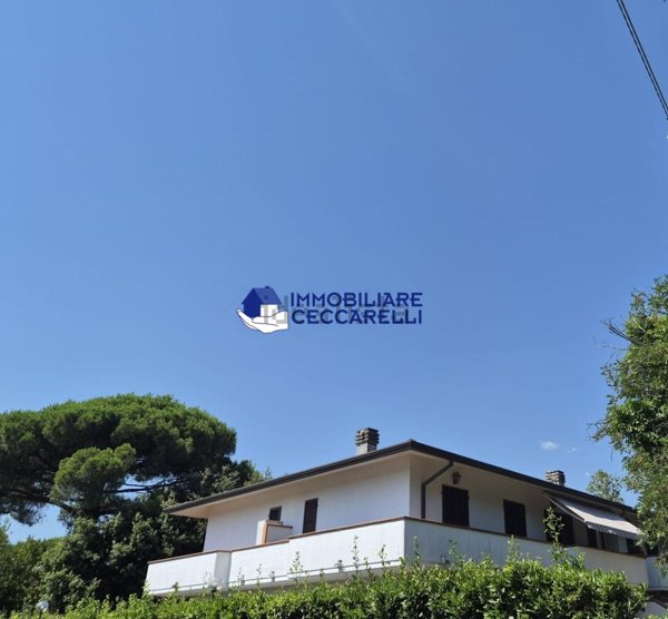 appartamento in vendita a Massa in zona Marina dei Ronchi