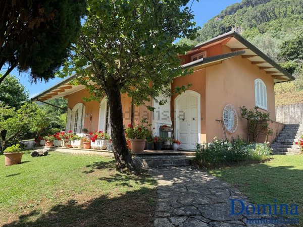 casa indipendente in vendita a Massa