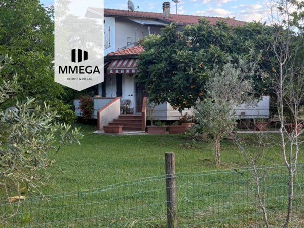 casa indipendente in vendita a Massa