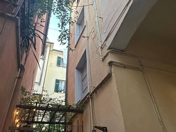 casa indipendente in vendita a Massa in zona Centro Storico