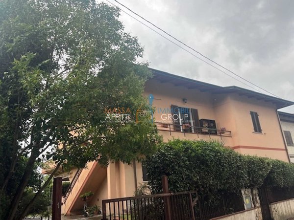 casa indipendente in vendita a Massa