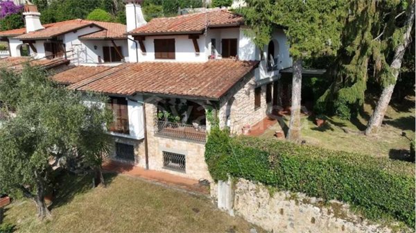 casa indipendente in vendita a Massa in zona Centro Storico