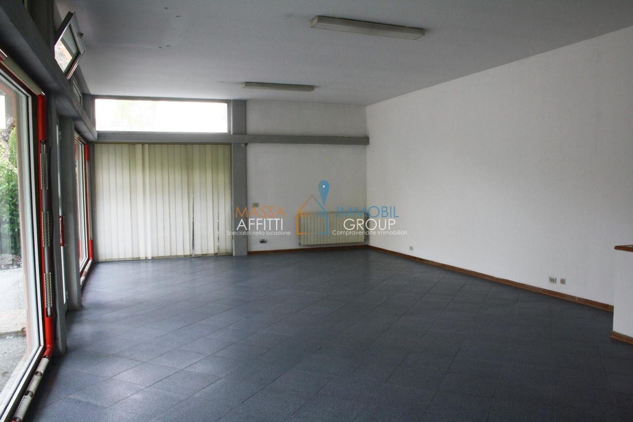 appartamento in vendita a Massa in zona Marina dei Ronchi