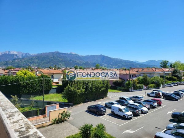 appartamento in vendita a Massa in zona Marina di Massa