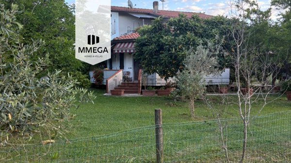 casa indipendente in vendita a Massa