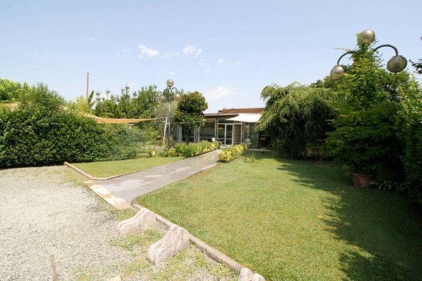 appartamento in vendita a Massa in zona Marina di Massa
