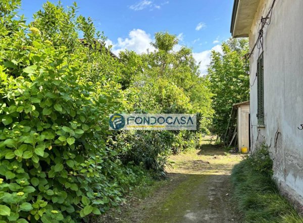 casa indipendente in vendita a Massa in zona Marina di Massa