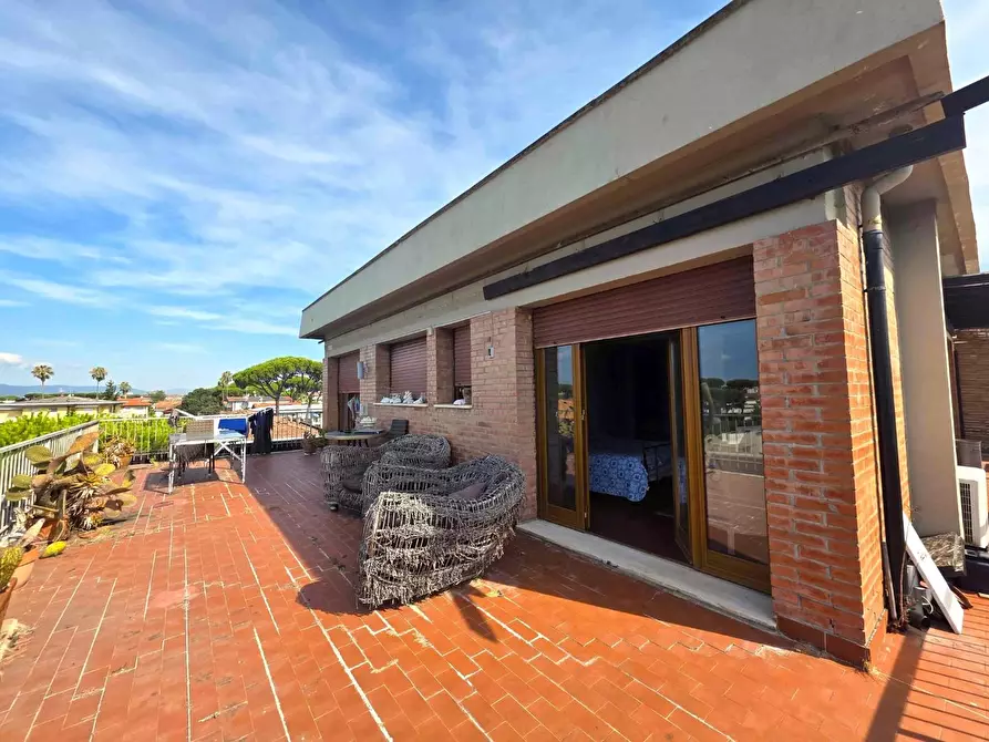 appartamento in vendita a Massa in zona Marina dei Ronchi