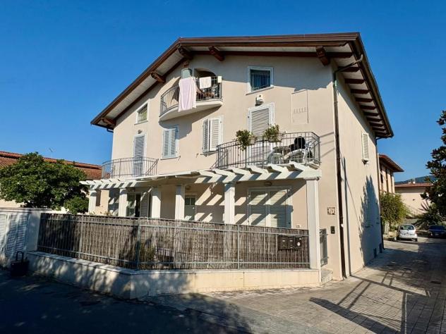 appartamento in vendita a Massa in zona Marina di Massa