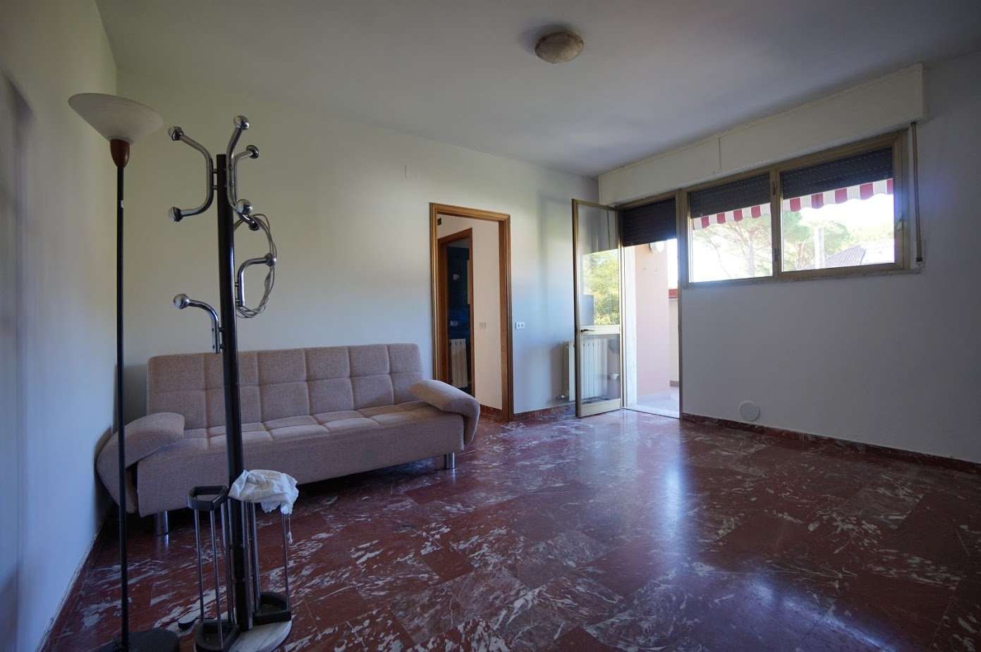 appartamento in vendita a Massa in zona Marina dei Ronchi