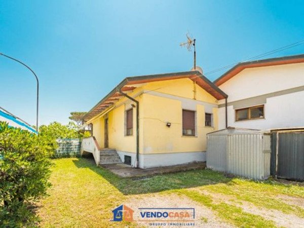 casa indipendente in vendita a Massa