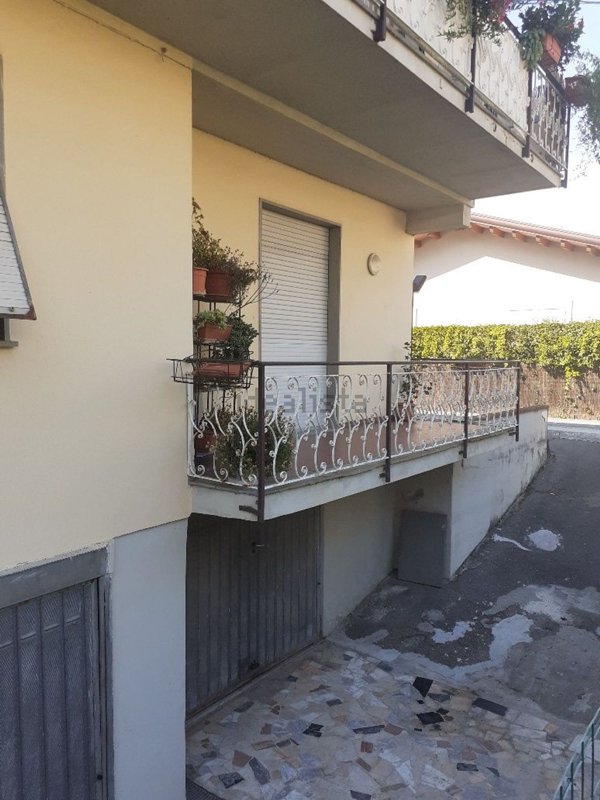 appartamento in vendita a Massa in zona Marina dei Ronchi