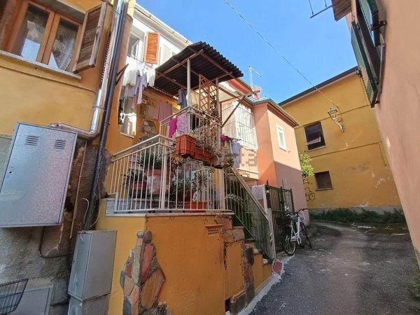 casa indipendente in vendita a Massa in zona Borgo del Ponte