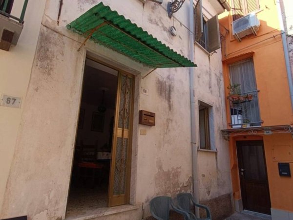 casa indipendente in vendita a Massa in zona Pariana