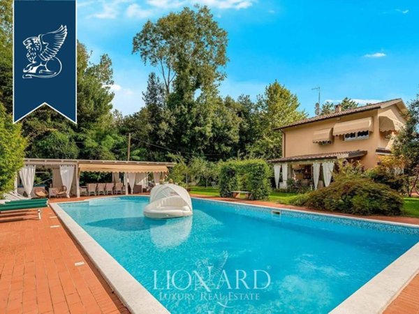 casa indipendente in vendita a Massa in zona Marina di Massa