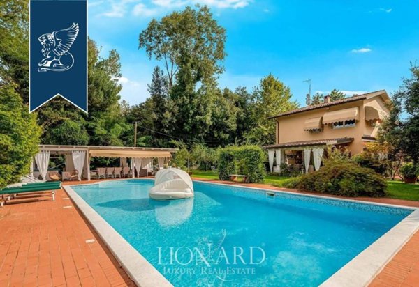 casa indipendente in vendita a Massa in zona Marina dei Ronchi