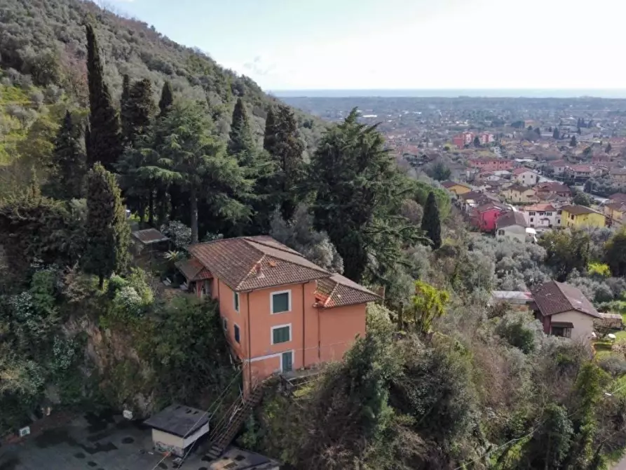 casa indipendente in vendita a Massa