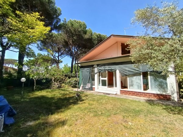 casa indipendente in vendita a Massa