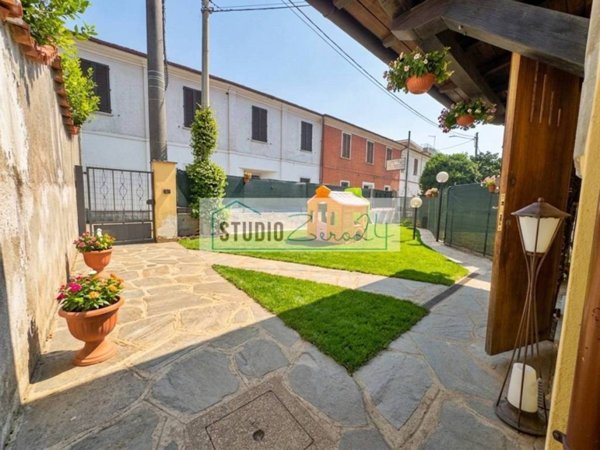 casa indipendente in vendita a Massa in zona Centro Storico