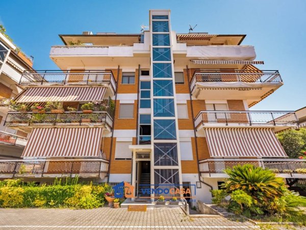 appartamento in vendita a Massa in zona Marina di Massa
