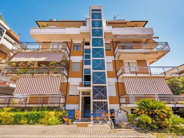 appartamento in vendita a Massa in zona Marina di Massa