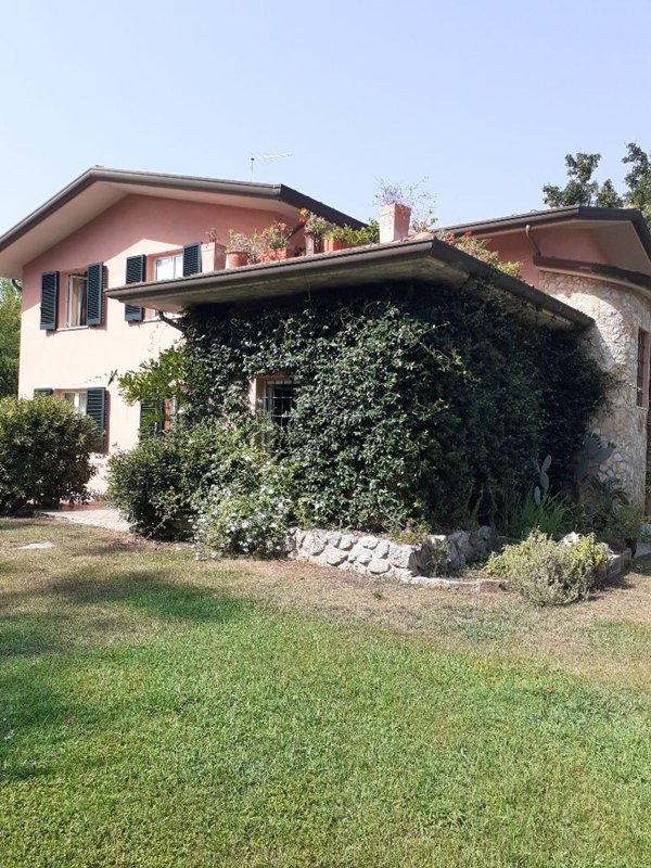 casa indipendente in vendita a Massa in zona Poveromo