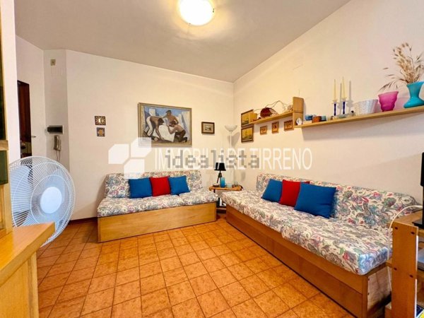appartamento in vendita a Massa in zona Marina dei Ronchi