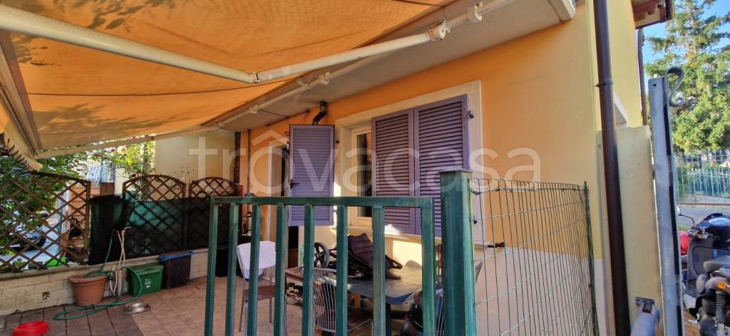 casa indipendente in vendita a Massa in zona Quercioli