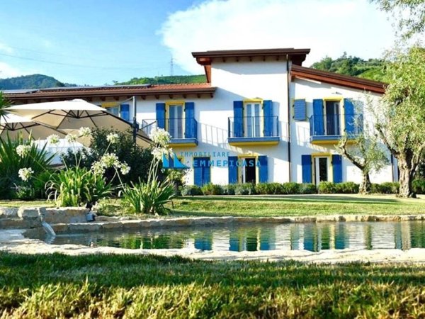 intera palazzina in vendita a Massa in zona Romagnano