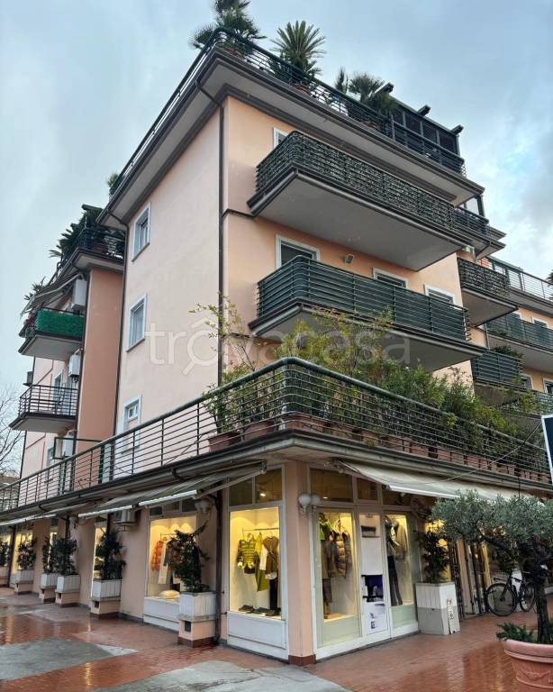 appartamento in vendita a Massa in zona Centro Storico