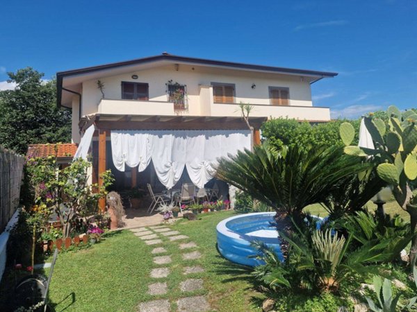 casa indipendente in vendita a Massa in zona Poveromo