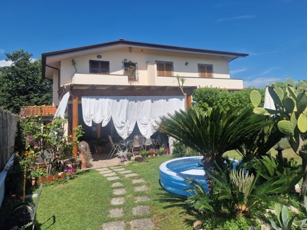 casa indipendente in vendita a Massa in zona Poveromo
