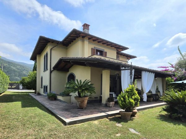 casa indipendente in vendita a Massa in zona Mirteto