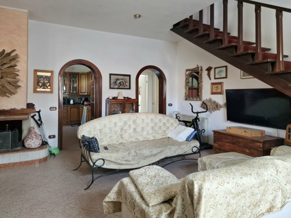casa indipendente in vendita a Massa