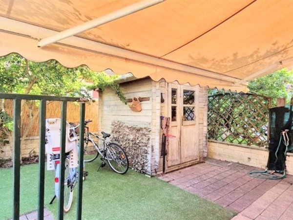 casa indipendente in vendita a Massa in zona Quercioli