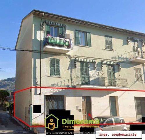 negozio in vendita a Massa in zona Centro Storico