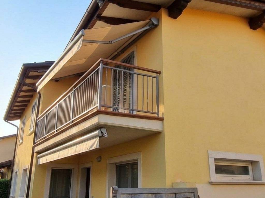 casa indipendente in vendita a Massa in zona Quercioli