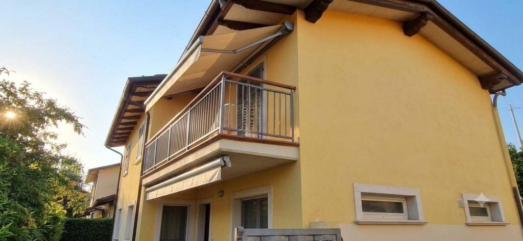 casa indipendente in vendita a Massa in zona Quercioli
