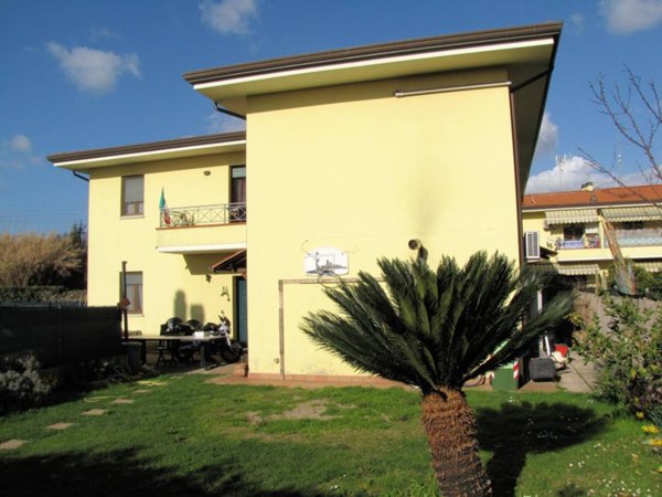 casa indipendente in vendita a Massa in zona Centro Storico