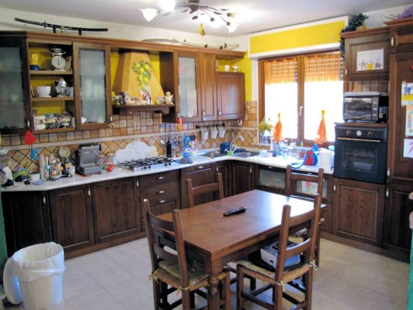 casa indipendente in vendita a Massa