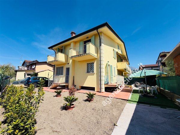 casa indipendente in vendita a Massa