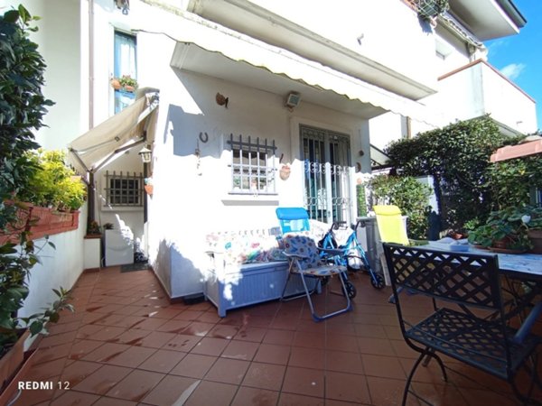 casa indipendente in vendita a Massa in zona Poveromo