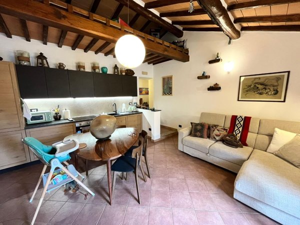 appartamento in vendita a Massa in zona Borgo del Ponte