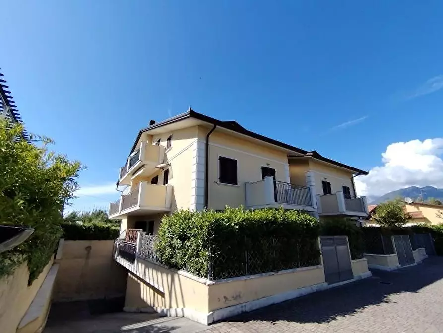 appartamento in vendita a Massa in zona Marina di Massa